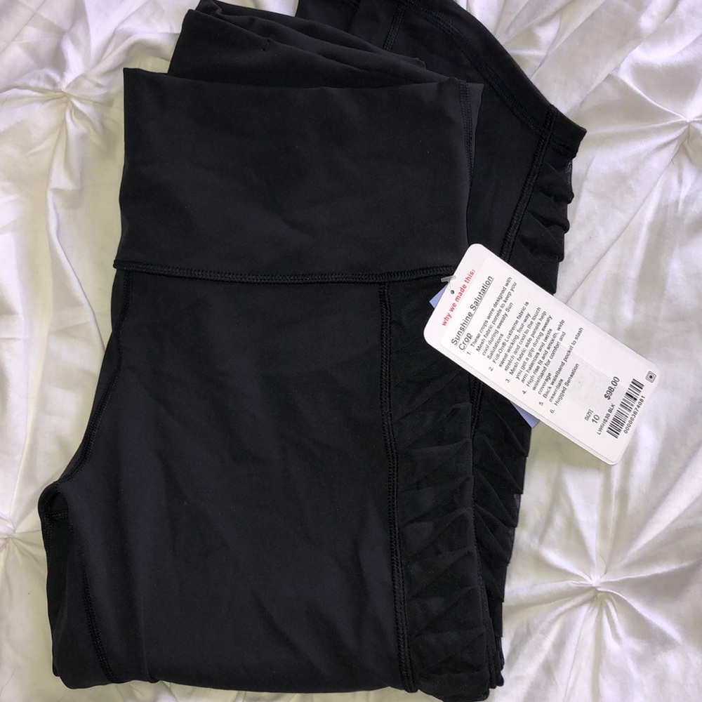 Lululemon Sunshine Salutation Crop
